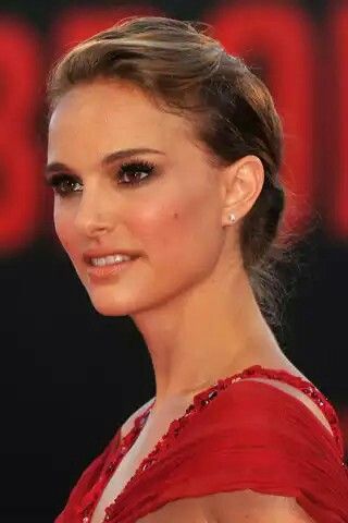 découvrez le parcours inspirant des actrices marocaines et les stars montantes de 2025. focus sur leurs carrières, succès et contributions au cinéma marocain.