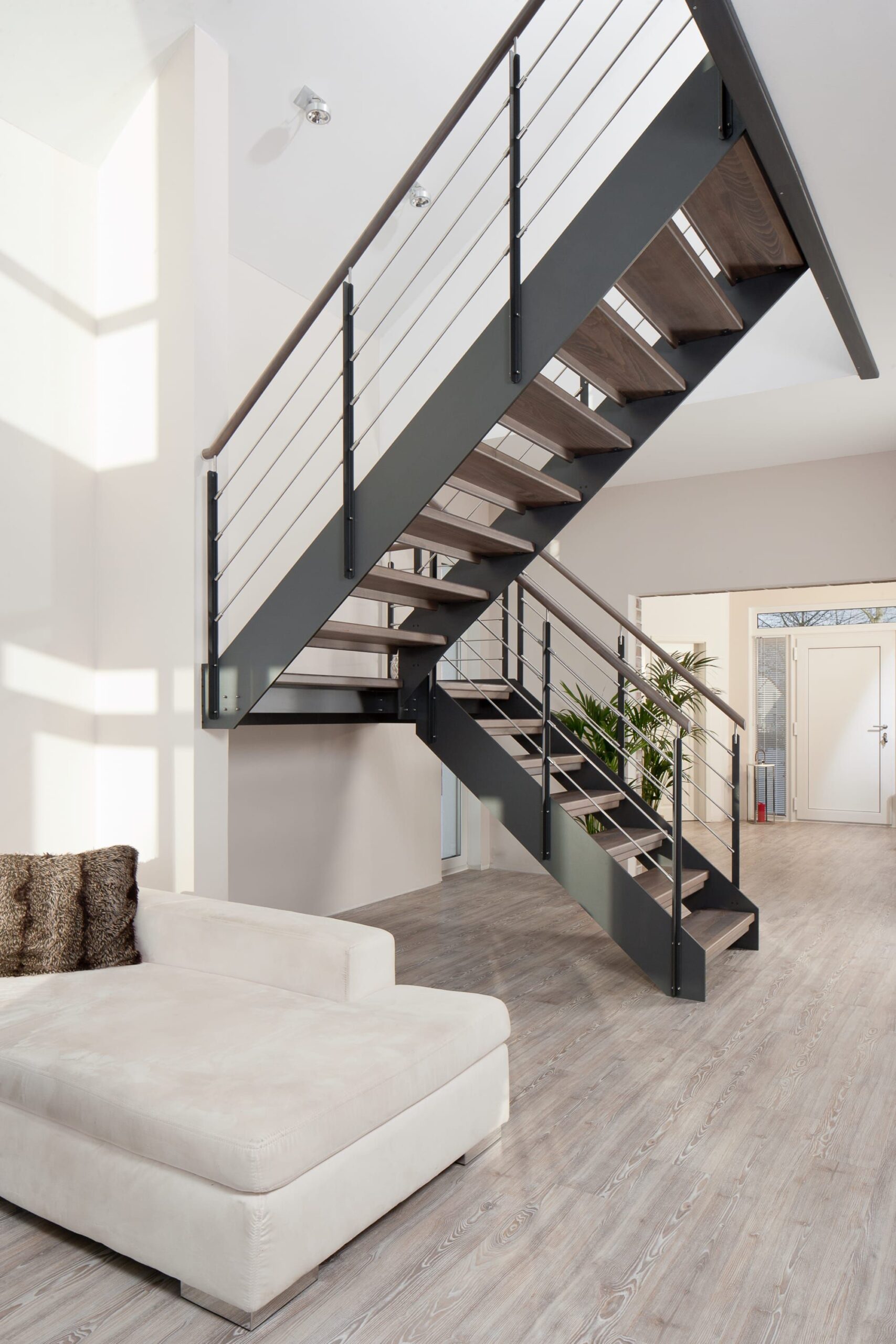découvrez notre guide complet sur l'escalier colimaçon : avantages, conseils d'installation et idées design pour optimiser votre espace avec style.